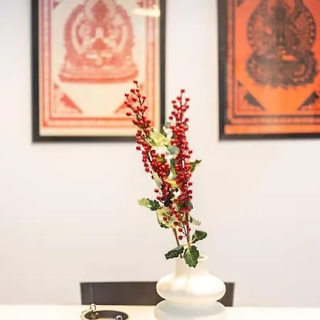 شقة Spacious Apt W/ Amazing Location *