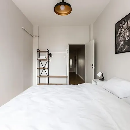 Spacious Apt W/ Amazing Location *