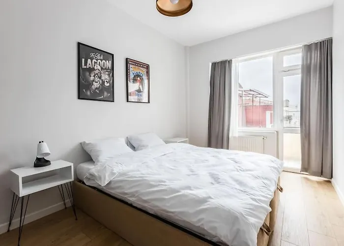 Spacious W/ Amazing Location Appartement *