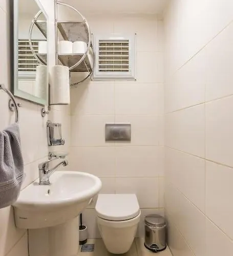 Spacious W/ Amazing Location *