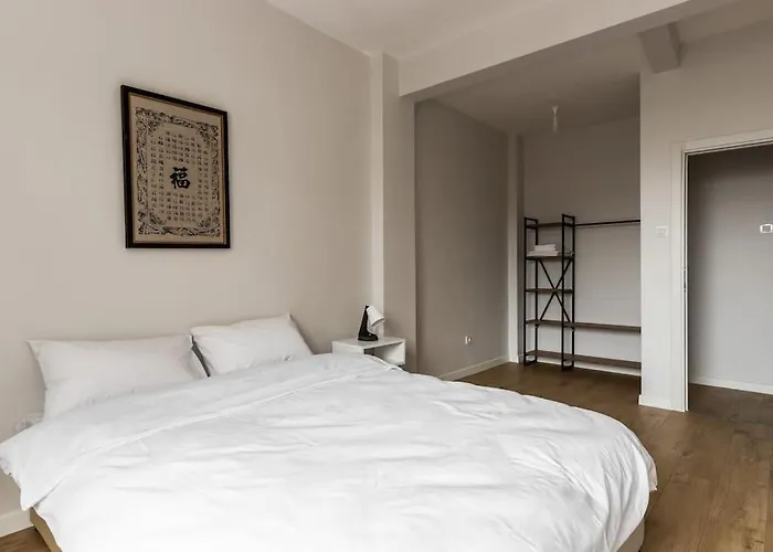 Spacious W/ Amazing Location Appartement *