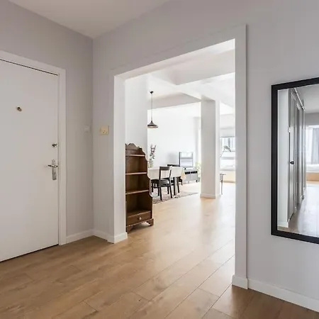 Spacious W/ Amazing Location Istanbulská provincie
